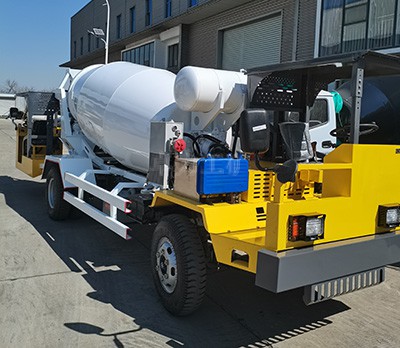 五证五轮2.5方搅拌车